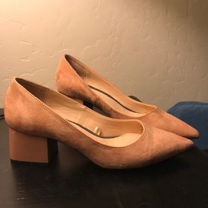 Elegant pink suede block heel pump